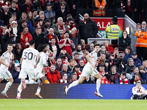 Manchester United šokoval v největším anglickém derby a veze si cenné tři body z Anfieldu