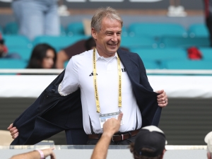 Získá česká fotbalová reprezentace německou legendu? Pavel Nedvěd láká zkušeného trenéra