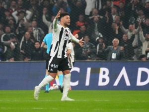 Přestupová bomba v Lutonu: Nový trenér Wilshere by rád do týmu přivedl vítěze Ligy mistrů
