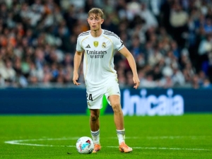 Obránce Realu Madrid Dean Huijsen kritizuje média kvůli kauze Vinícia: Udělali jste z toho zbytečný humbuk