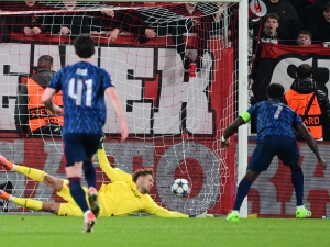 Slavia bojovala, ale na Arsenal nestačila. O výhře Gunners rozhodla penalta a dvě chyby