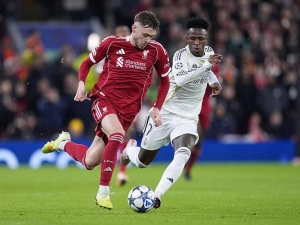 Real Madrid opět narazil na stejný ledovec. Liverpool oslavuje mladého hrdinu, který strčil Vinícia do kapsy