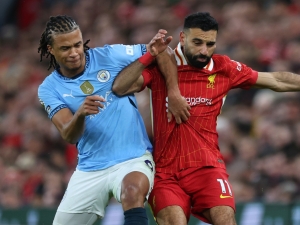 Citizens v bitvě dvou posledních mistrů hostí Liverpool, United jedou na Tottenham