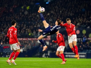 Scott McTominay dostal Skotsko na mistrovství světa, opět je hrdinou