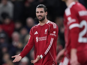 Naklonujte Dominika Szoboszlaie a dejte ho na lavičku i do obrany, žádají naštvaní fanoušci Liverpoolu