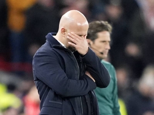 Tlak se stupňuje: Trenér Liverpoolu Slot má podle Carraghera týden na záchranu své pozice