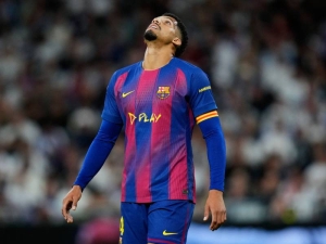 Barcelona chystá na léto 2026 velký výprodej: Na trh jde kapitán Araújo, končí i legendy