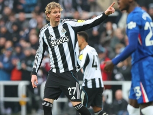 Zápas rozdílných poločasů přinesl dramatickou remízu Newcastlu s Chelsea