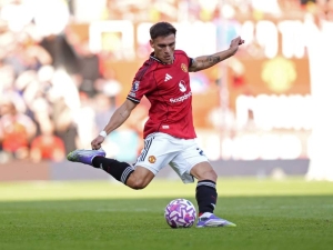 Další prohra Manchesteru United, tentokrát proti Aston Ville. Hráči to pořádně schytali od fanoušků
