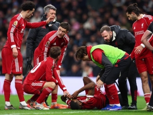 Neštěstí v Liverpoolu: Isak kvůli zlomené noze musel na operaci, Reds přijdou zbytečně o miliony