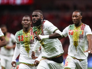 Manchester United se chce zapojit do boje o hvězdu AFCONU, přijít může za drobné