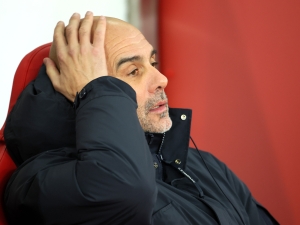City klopýtli, Arsenal jde do trháku. Guardiola nervózní, Silva přiznává: Nejsme spokojeni