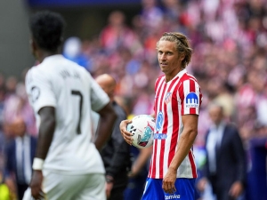 Manchester United prý podal nabídku na hvězdu Atlética Madrid. Posílit by mohl zálohu i kraj obrany