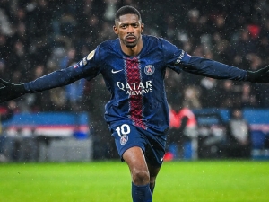 Král Dembélé je zpátky: Dvěma góly sestřelil Lille a PSG prozatím vede tabulku