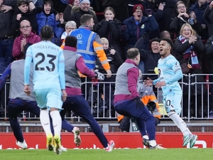 Měl by Arne Slot balit kufry? Liverpool remizoval s předposledním Burnley