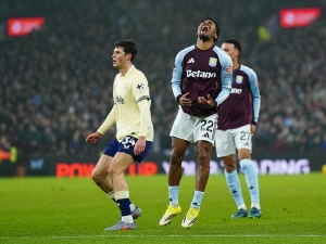 Aston Villa pohrdl šancí od Arsenalu. Everton z Villa Parku odváží všechny body