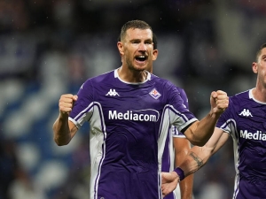 Edin Džeko by se mohl vrátit do Německa. O jeho služby má zájem Schalke