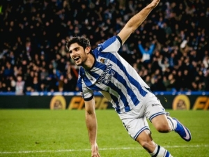 Barcelona před zápasem se Slavií prohrála s Realem Sociedad. Zazářili Guedes a brankář Remiro