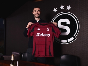 Spartu posílí skotský urostlý vysoký střední záložník Andrew Irving