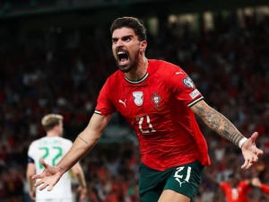 Spor v zákulisí Realu Madrid: Realizační tým by rád zalepil díru po Kroosovi pomocí Rubena Nevese. Pérez řekl rázné ne
