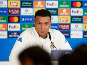 Pískejte na všechny, nebo na nikoho. Mbappé se postavil fanouškům Realu a brání „lidskou bytost“ Viníciuse Juniora