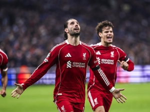 Bůh žehnej Maďarsku. Liverpool oslavuje 
