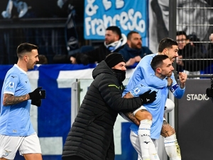 Lazio v šíleném druhém poločase s Janovem zřejmě zachránilo místo trenéra Sarriho