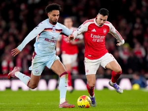 Vložené kolo Premier League – Arsenal jede na horkou půdu Brentfordu. Vyhrají United popáté v řadě?