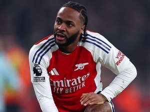 Raheem Sterling si po konci v Chelsea našel nový klub. Zahraje si pod legendou Premier League v Nizozemsku