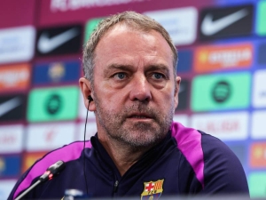 Flick po debaklu s Atléticem Madrid zaklepal na kabinu rozhodčích: Nezdál se mu neuznaný gól a chtěl vysvětlení