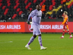 Nechtěný návrat na Old Trafford: Onana v Turecku propadl a United řeší, co dělat s drahým brankářem