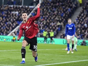 Šeško rozhodl zápas proti Evertonu, ale legenda United Gary Neville s ním stále není spokojený: Působí neohrabaně