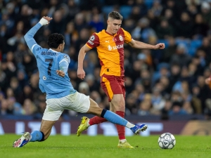 Liverpool jedná s pravým obráncem, náhrada za Frimponga a Bradleyho zatím v Premier League tápe