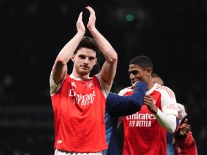 Krutá daň za veledůležité vítězství: V zápase proti Chelsea se Arsenalu zranila opora Declan Rice