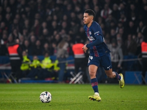 Arsenal a Chelsea soupeří o všestranný talent PSG
