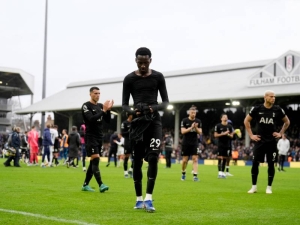 Komplikace pro hráče Tottenhamu: Pokud Spurs sestoupí, přijdou o polovinu platu