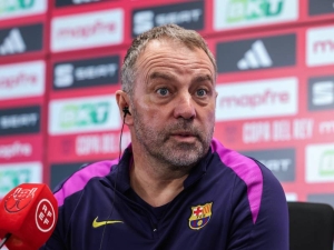 Flick burcuje Barcelonu před pohárovou odvetou s Atléticem: „Musíme dokázat nemožné“
