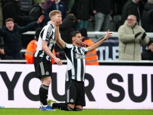 Jak jsou na tom United? Scholes tým po prohře s Newcastlem pořádně zkritizoval, Brown se hráčů naopak zastal