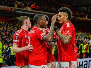 O udržení bojující Nottingham dělá změny. Po necelé sezóně končí slavný sportovní ředitel
