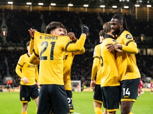 Wolves na pokraji propasti: Blíží se největší záchrana v dějinách Premier League?