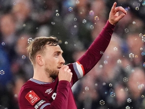 Tomáš Souček je stále ve hře o trofej. Jeho West Ham po penaltách z FA Cupu vyřadil Brentford