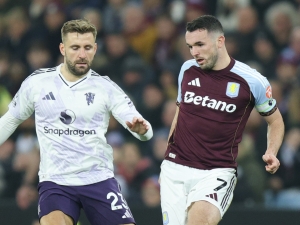 United přivítají Aston Villu. Liverpool hostí Tottenham, Chelsea hraje s Newcastlem