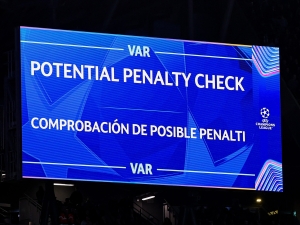 UEFA svolává summit: VAR je příliš „mikroskopický“