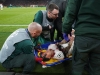 Hororové zranění Langa v zápase Galatasaraye proti Liverpoolu. Útočník si o reklamní panel rozřízl palec