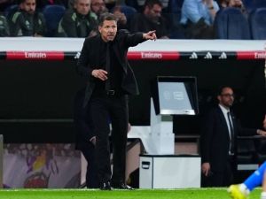 Atlético Madrid po prohře v derby vyhlíží Barcelonu, Simeone ale musí počítat ztráty