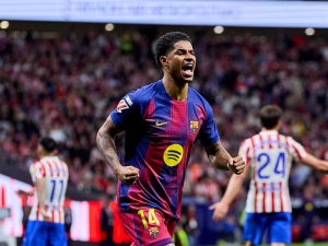 Rozhodla o titulu v La Lize chyba rozhodčích? Barcelona má po výhře nad Atléticem luxusní náskok
