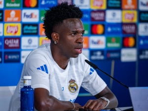 Vinícius Junior fanouškům Realu Madrid slíbil, že s klubem prodlouží smlouvu, až nadejde ten správný čas
