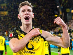 Schlotterbeck prodloužil v Dortmundu, Liverpool a Real Madrid ho ale v létě mohou výhodně podepsat
