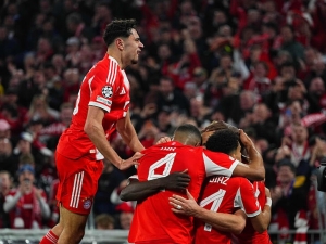 Po šílenství v Mnichově slaví Bayern. Real Madrid poslal do kolen Luis Díaz a vyloučený Camavinga