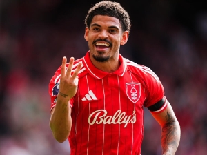 Morgan Gibbs-White se stal nesmrtelným. Hattrick do sítě Burnley dost možná zachránil Nottingham